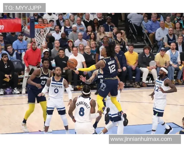 爱德华兹高效得分难救主球队失利全场19投11中砍下31分表现依旧亮眼