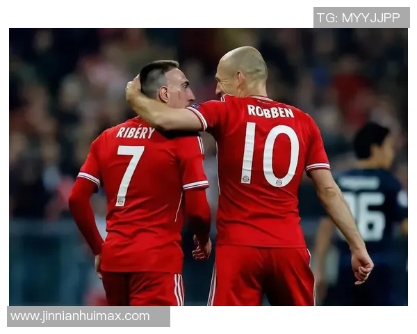 拜仁海报热身欧冠对决巴黎罗贝里小猪同框伊布小罗回忆重温