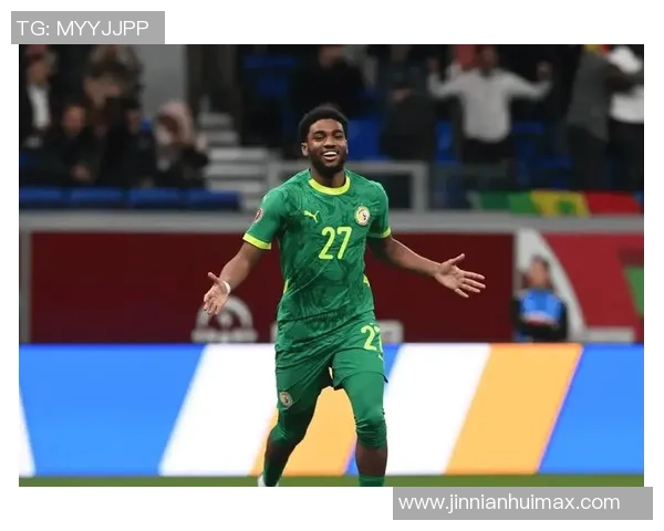 17岁塞内加尔中场达博试训曼联表现出色引发关注